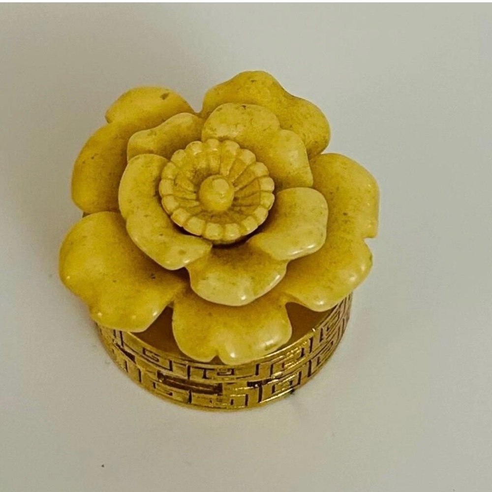 1981 Estee Lauder Prototype Christmas Camelia Sol… - image 2